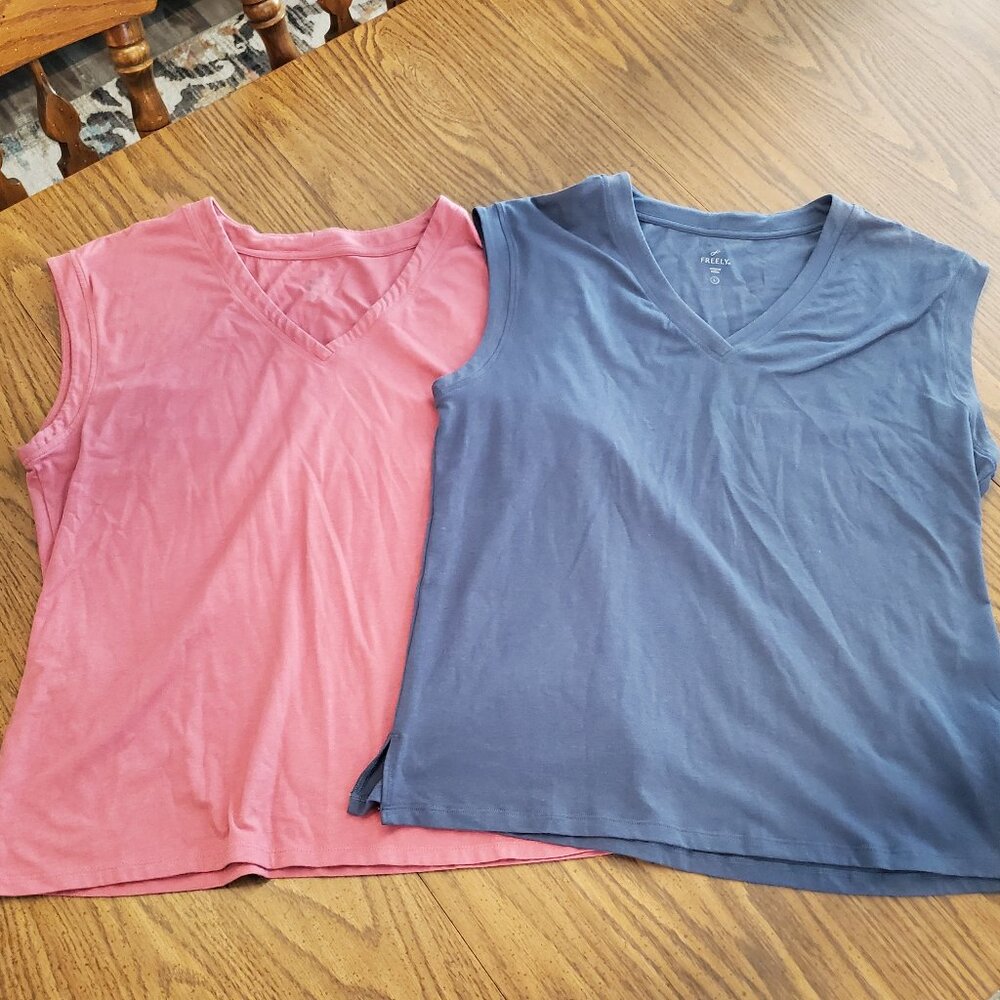 Freely-set of 2-sleeveless v neck tops- Sz large